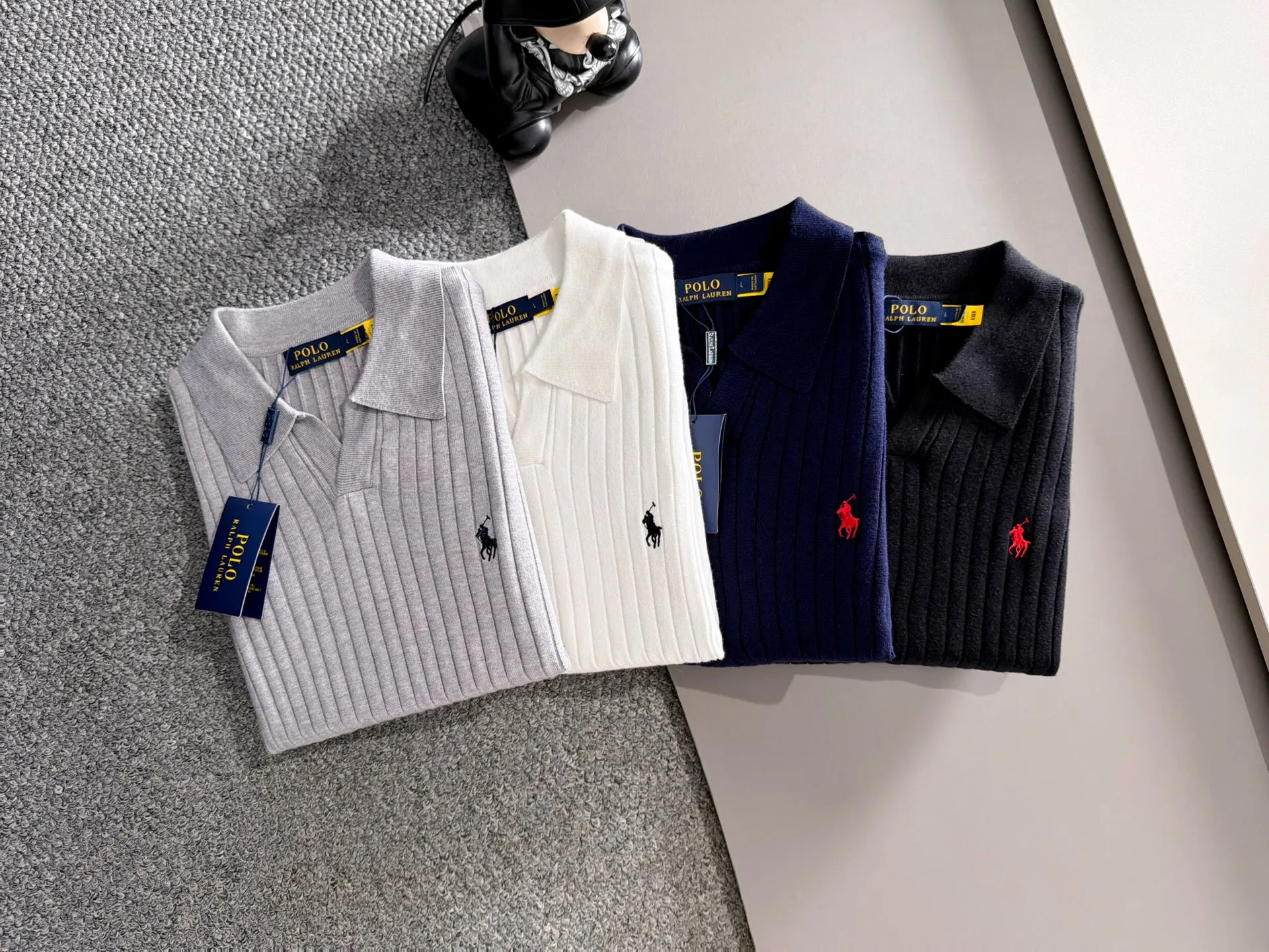🛫🛫🛫High version Ralph Lauren 2026 autumn and winter New Arrival cardigan! High-quality imported fabrics and high-density knitting, Versatile sweaters are so handsome! Logo! More durable and less deformable. The counter version is a must-have for daily commuting. Light luxury. Premium products are simple, fashionable and elegant. Simple Versatile style does not look picky on the upper body. The upper body is stylish but not tight. Suitable for travel, leisure and other types of party occasions. Simple, neat and uncomplicated. Impeccable details. The design concept of brand elements embodies high quality. It feels delicate and soft and can be easily held in various styles. Classic fashion clothing, which is sought after every year, has become popular all over the world! ​Sizes:M-3XL
